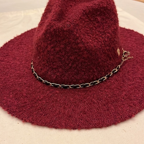 ANNE KLEIN Wide Brim Textured Hat w/ Chain Attachment - Picture 8 of 9